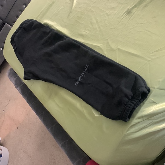 I’m selling my Essential sweatsuit hard to find in stores wear 3x - Picture 3 of 3